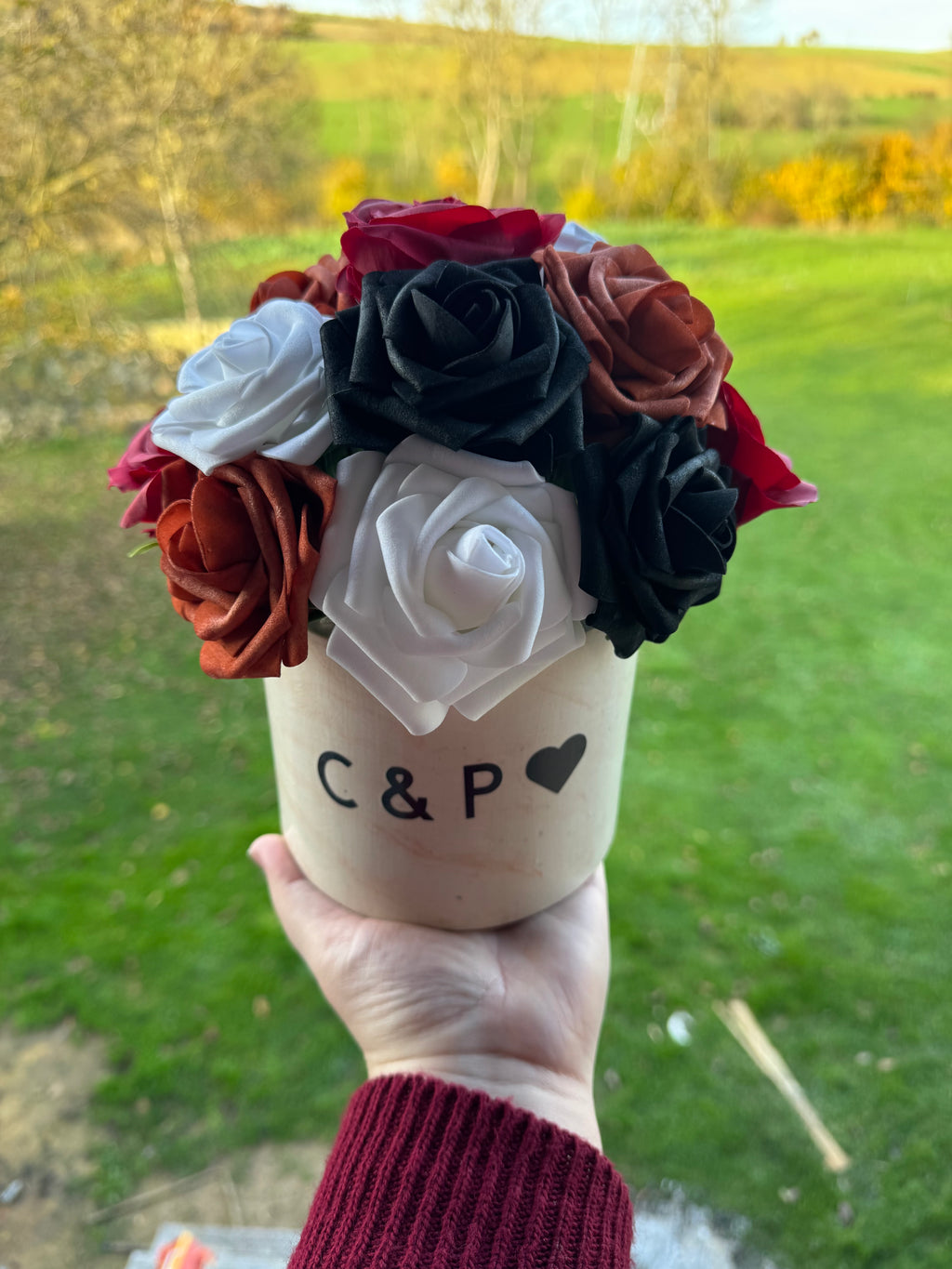 Gros pot jesmonite et fleurs artificielles