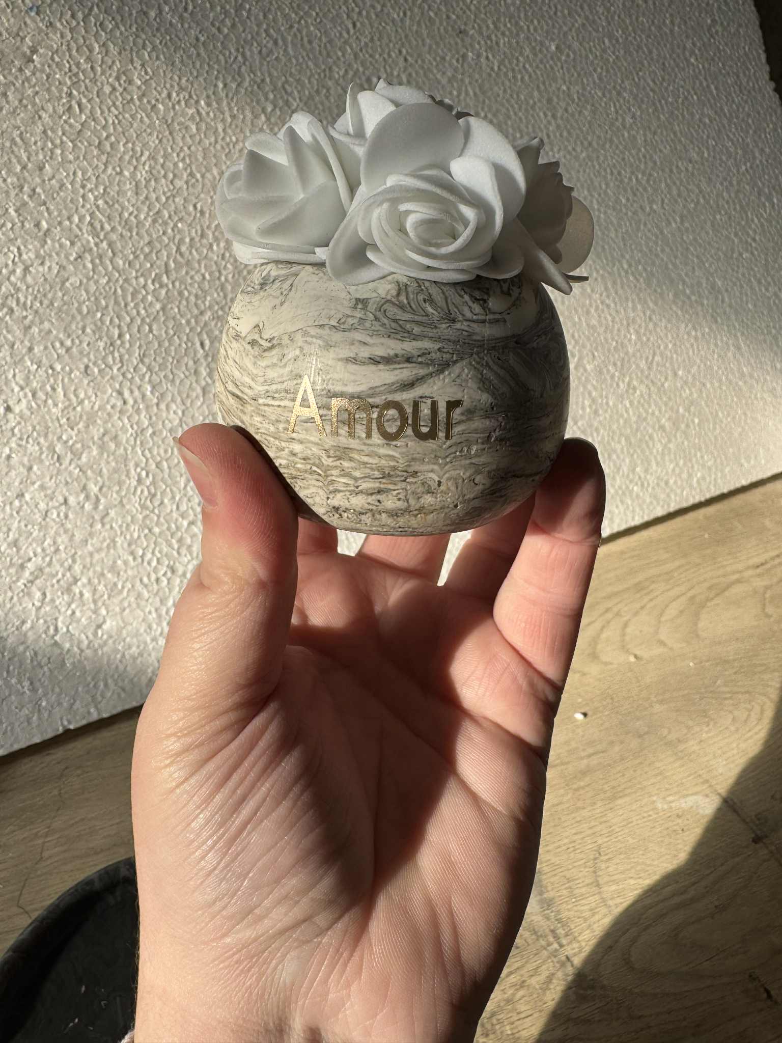 Ensemble pots jesmonite et fleurs artificielles