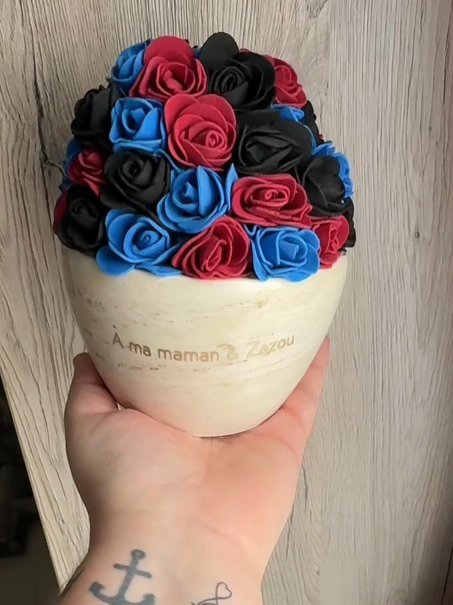 Pot cône jesmonite et fleurs artificielles